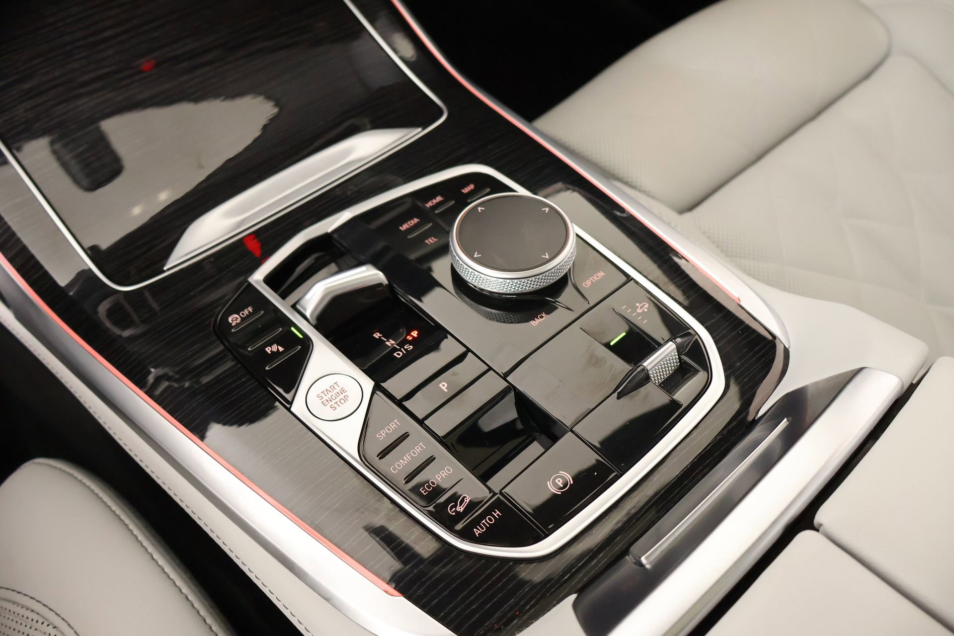 Used 2025 BMW X7 xDrive40i image 8