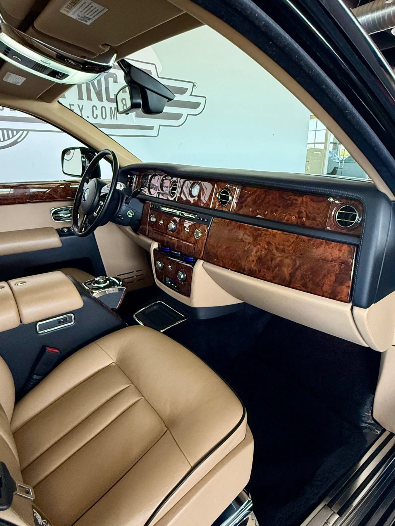 Used 2015 Rolls-Royce Phantom Sedan RWD image 23