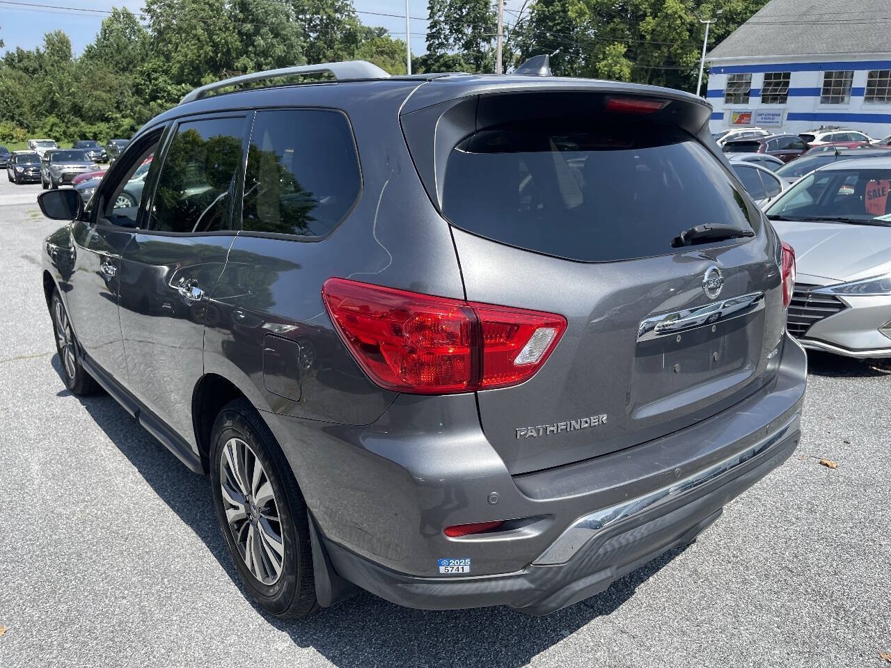 Used 2019 Nissan Pathfinder S AWD/4WD image 8