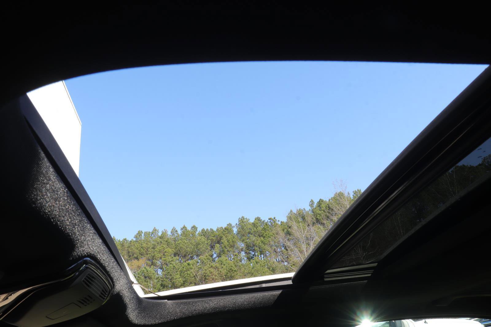 Used 2023 BMW 330i Sedan w/ Premium Package image 19