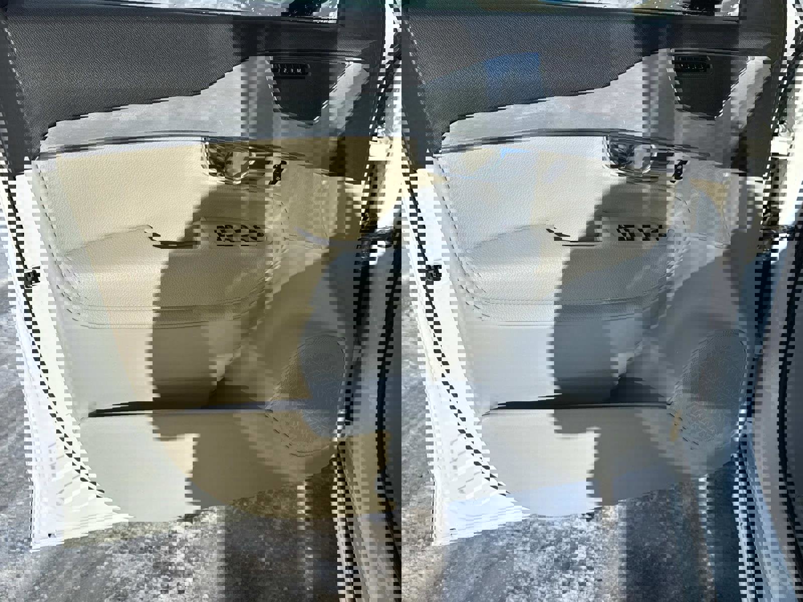 Used 2017 Volvo XC90 T6 Momentum w/ Vision Package image 15