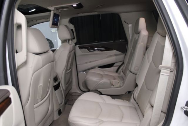 Used 2017 Cadillac Escalade Luxury AWD/4WD image 26