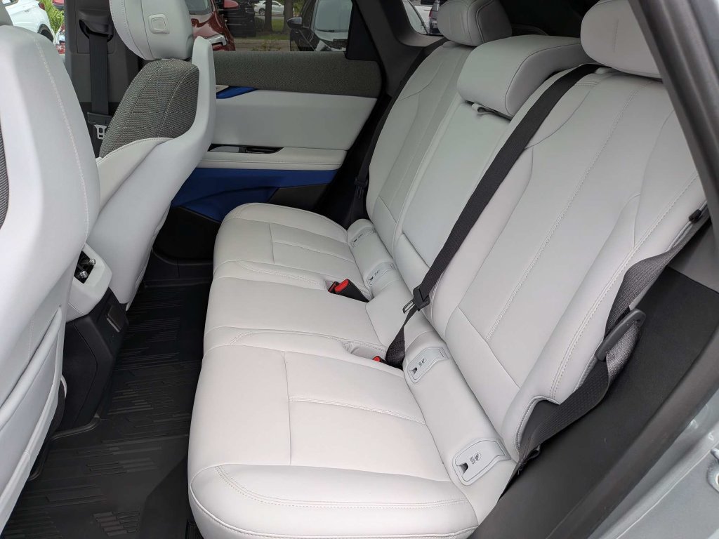 Certified 2027 Cadillac Optiq Luxury RWD image 15