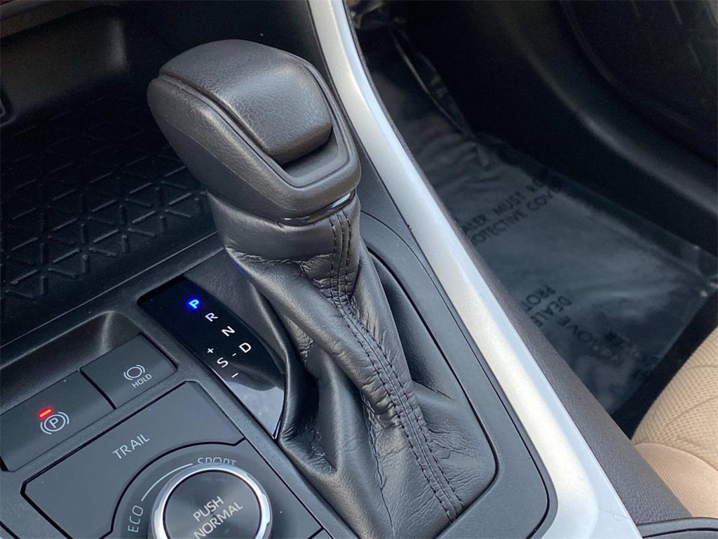 Used 2021 Toyota RAV4 XLE w/ Convenience Package image 32