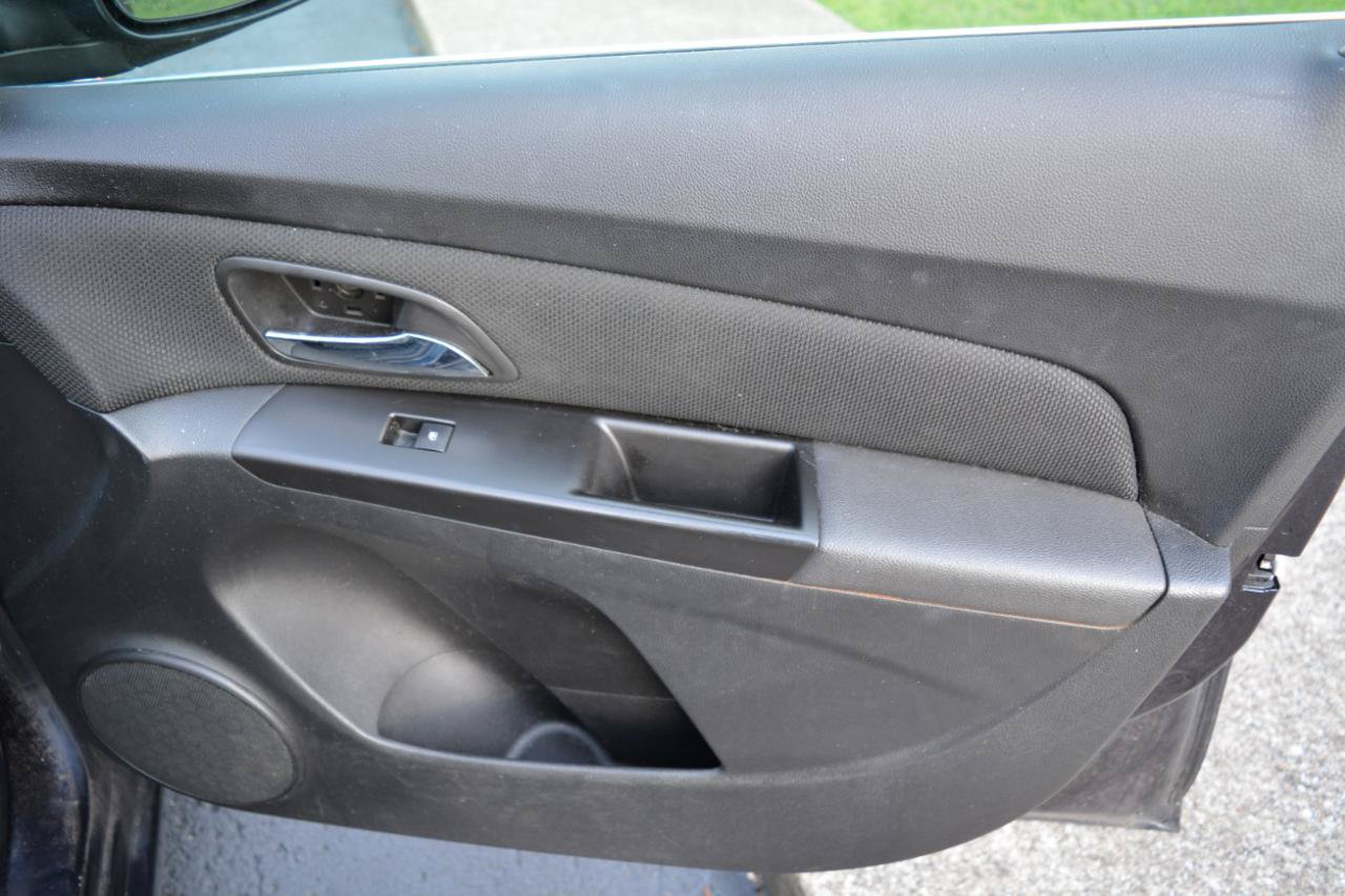 Used 2014 Chevrolet Cruze LT FWD image 16