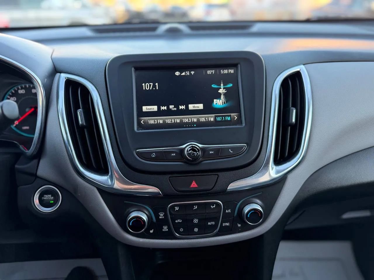 Used 2018 Chevrolet Equinox LT image 40