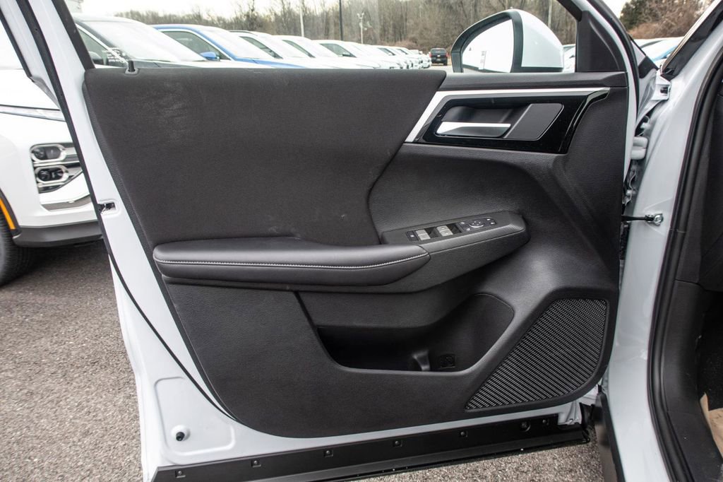 New 2025 Mitsubishi Outlander ES image 23