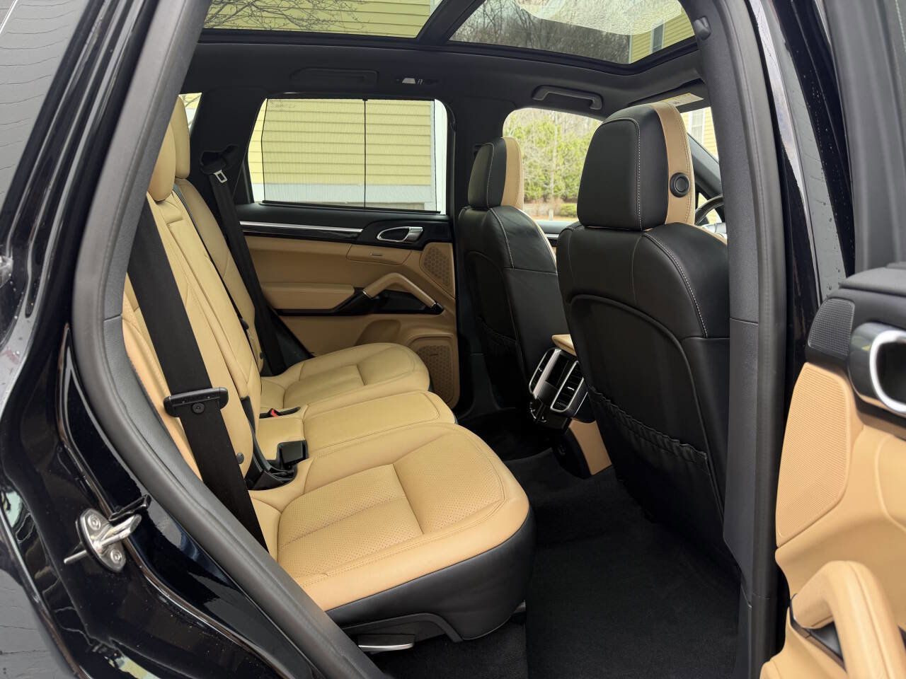 Used 2018 Porsche Cayenne S Platinum image 31