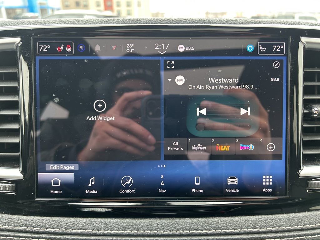 Used 2024 Chrysler Pacifica Premium image 29