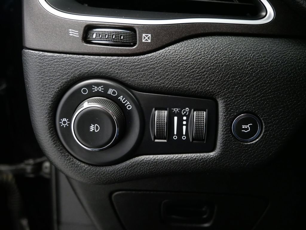 Certified 2022 Jeep Cherokee Trailhawk w/ Premium Leather Package image 25