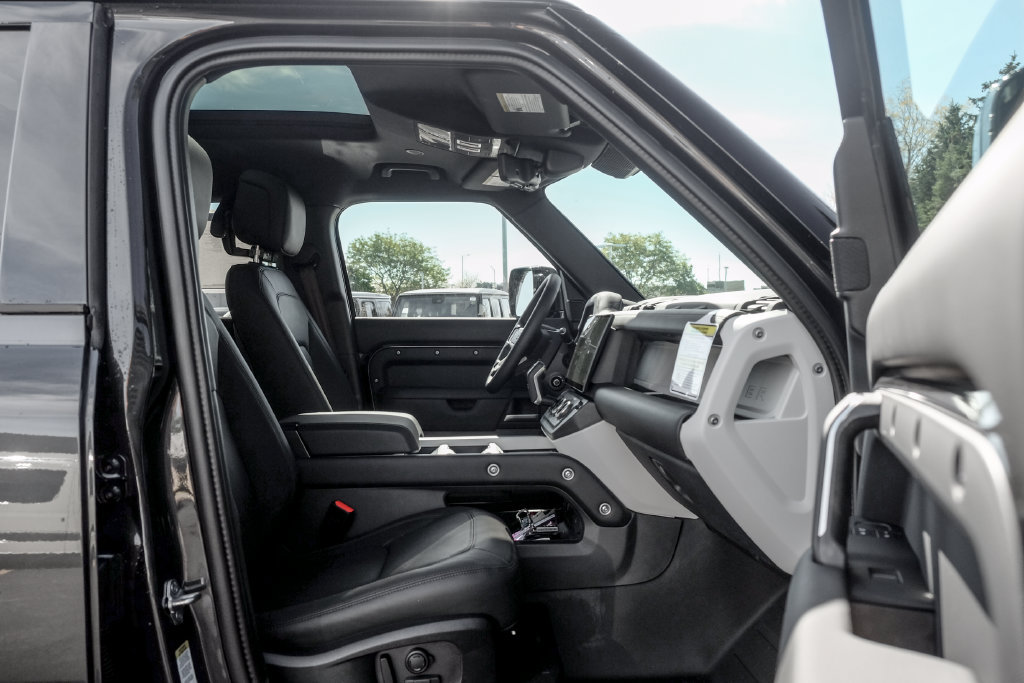 New 2026 Land Rover Defender 110 X-Dynamic SE AWD/4WD image 22