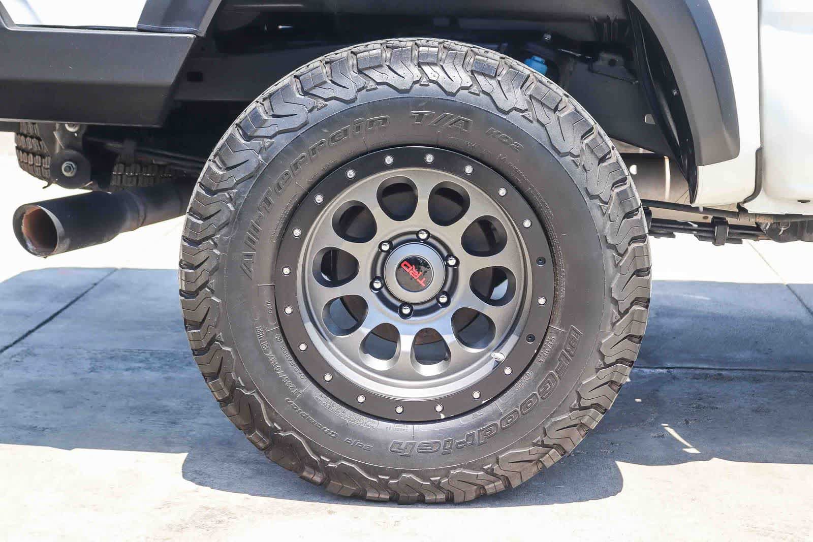Used 2016 Toyota Tacoma TRD Off-Road w/ Towing Package RWD image 8
