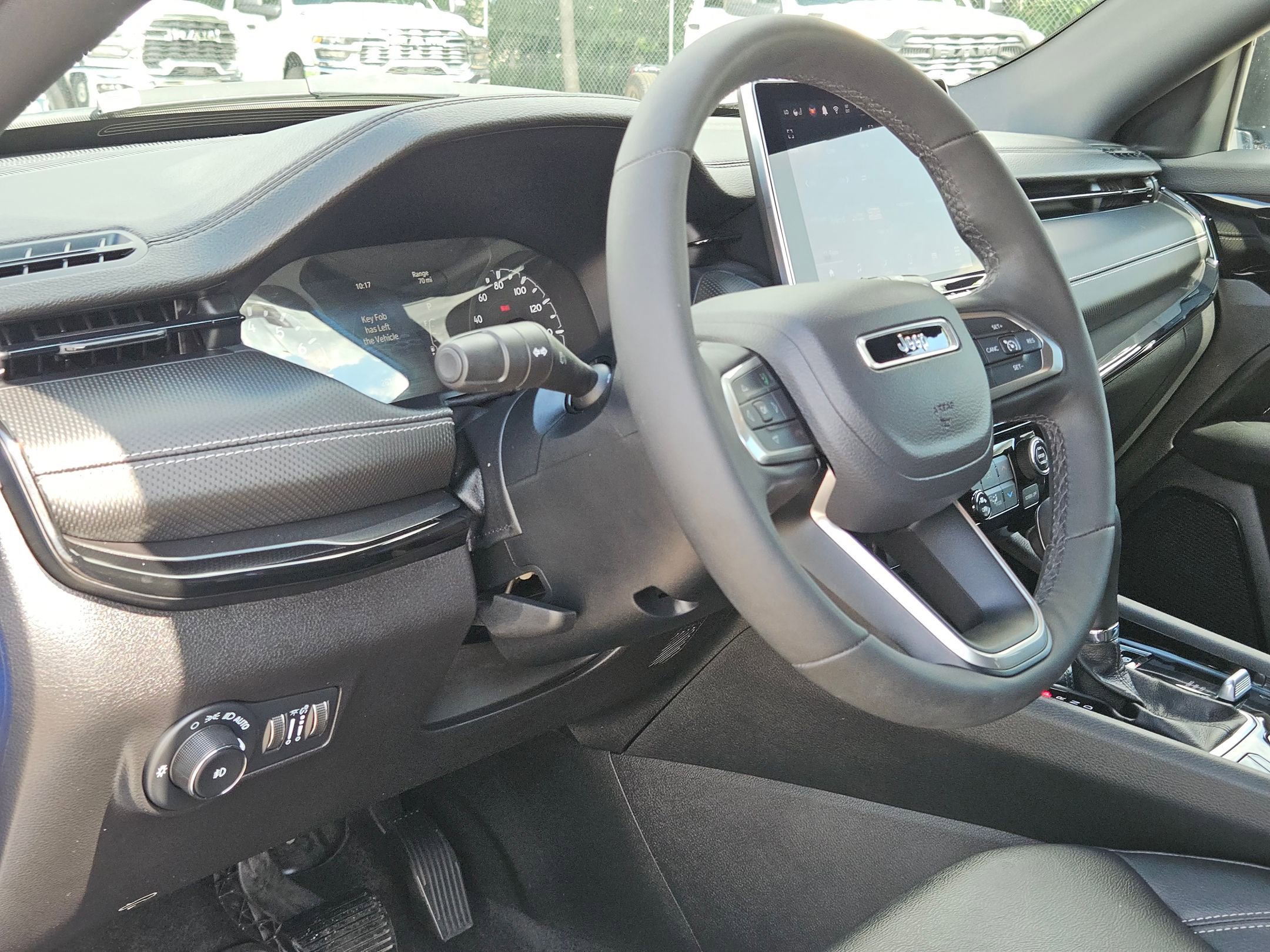 Used 2024 Jeep Compass Latitude w/ Convenience Group AWD/4WD image 10