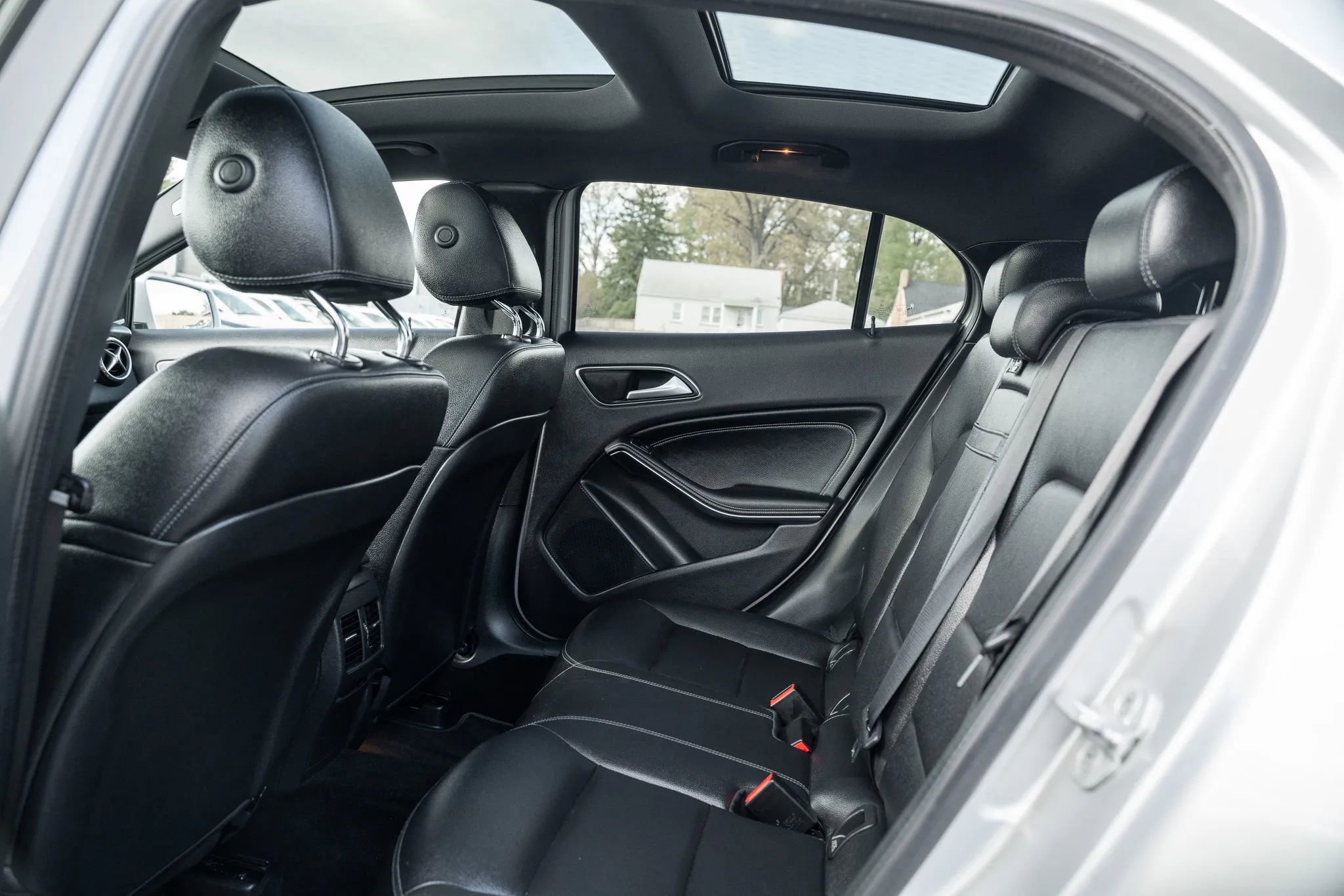 Used 2017 Mercedes-Benz GLA 250 4MATIC w/ Premium Package image 8