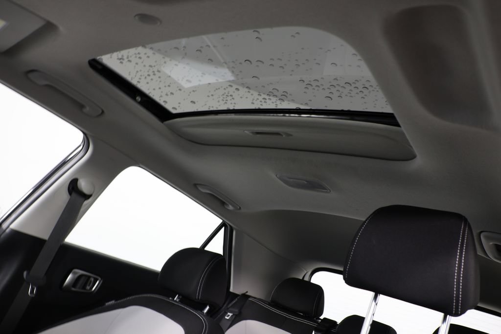 Used 2024 Hyundai Venue SEL FWD image 17
