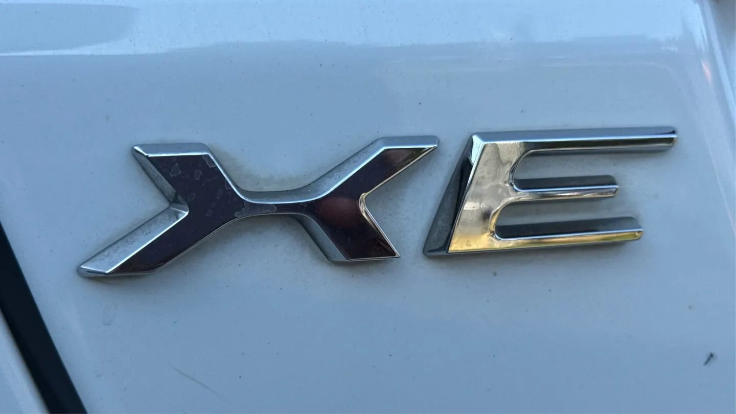 Used 2019 Jaguar XE Premium RWD image 44
