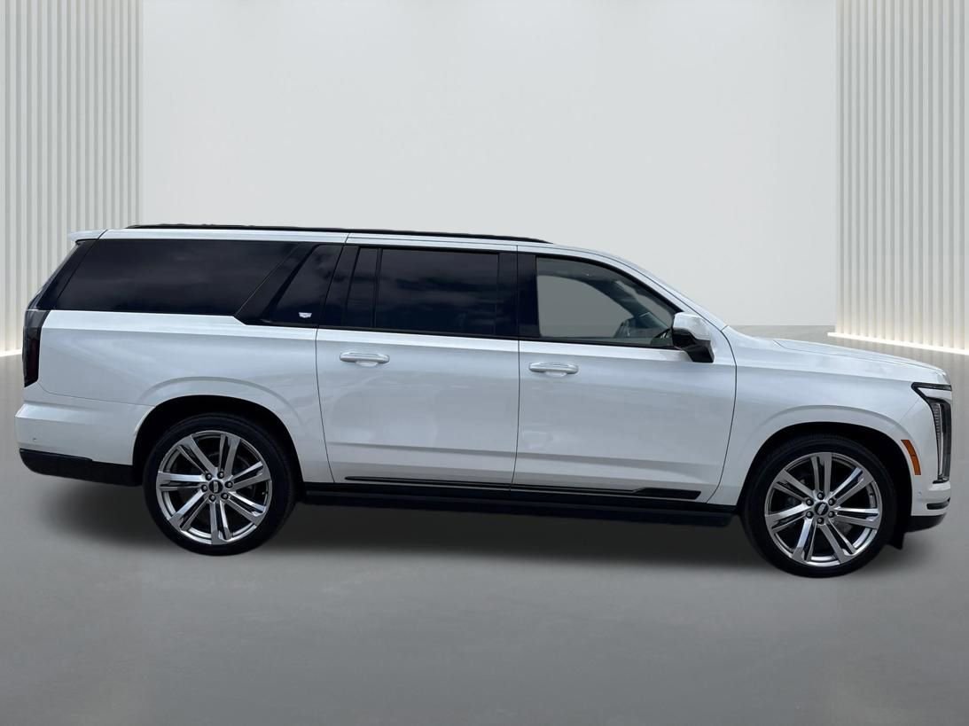 Used 2025 Cadillac Escalade ESV Sport Platinum image 4