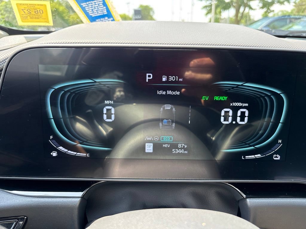 Used 2025 Kia Niro EX w/ EX Cold Weather Package FWD image 32