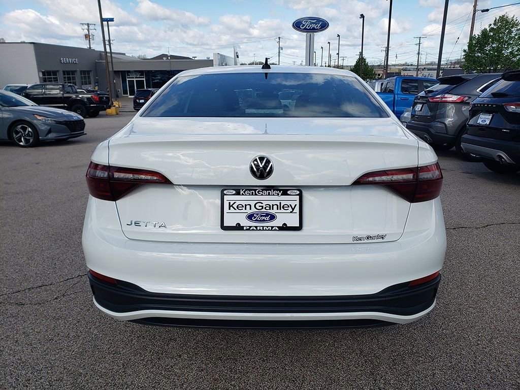 Used 2022 Volkswagen Jetta Sport image 6