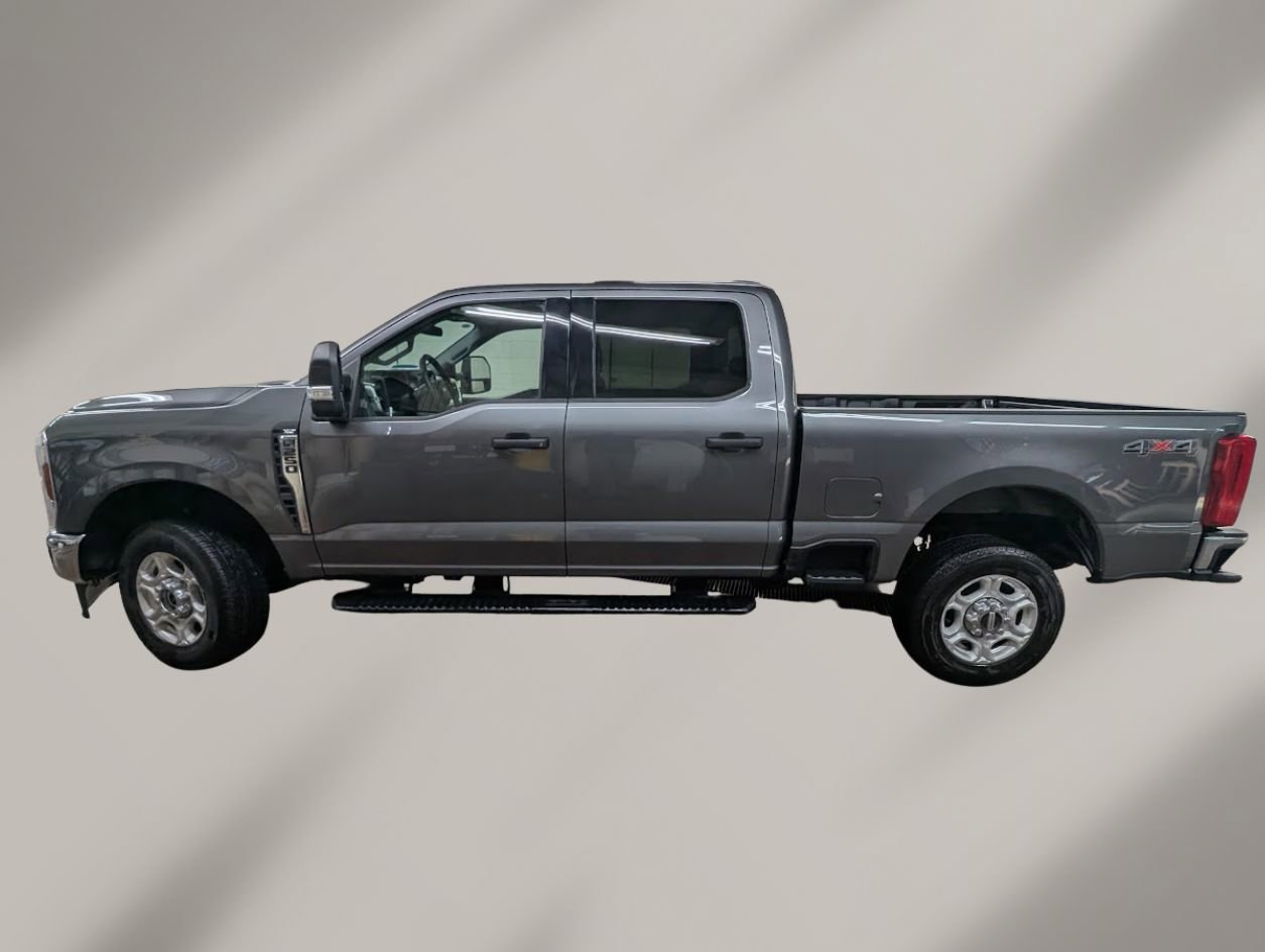 Used 2025 Ford F250 XLT AWD/4WD image 3