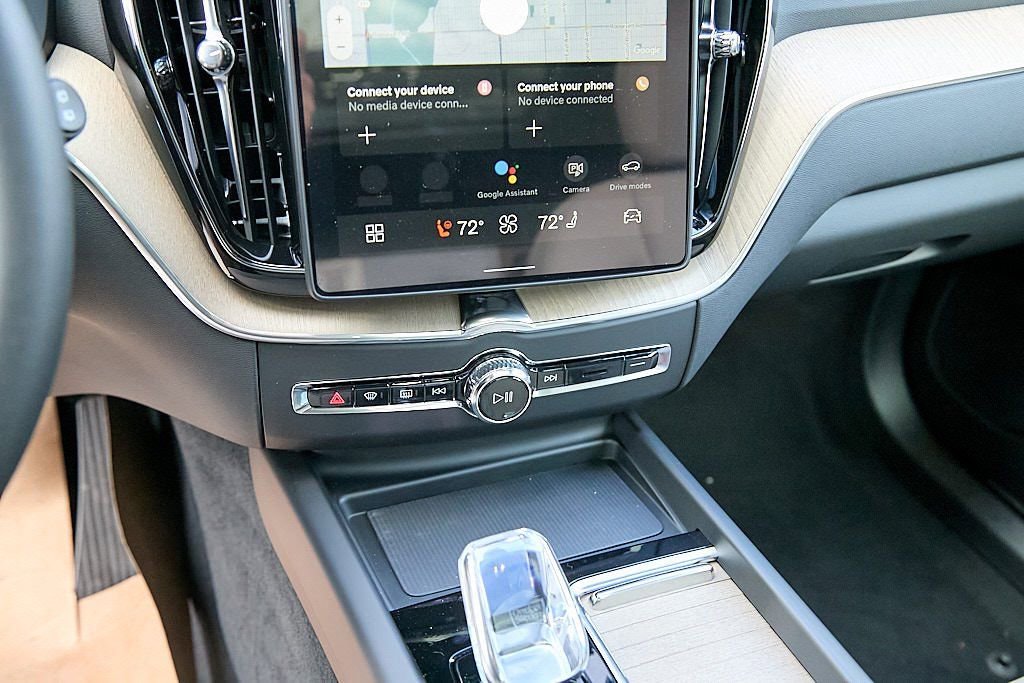 New 2026 Volvo XC60 B5 Plus w/ Protection Package Premier image 17