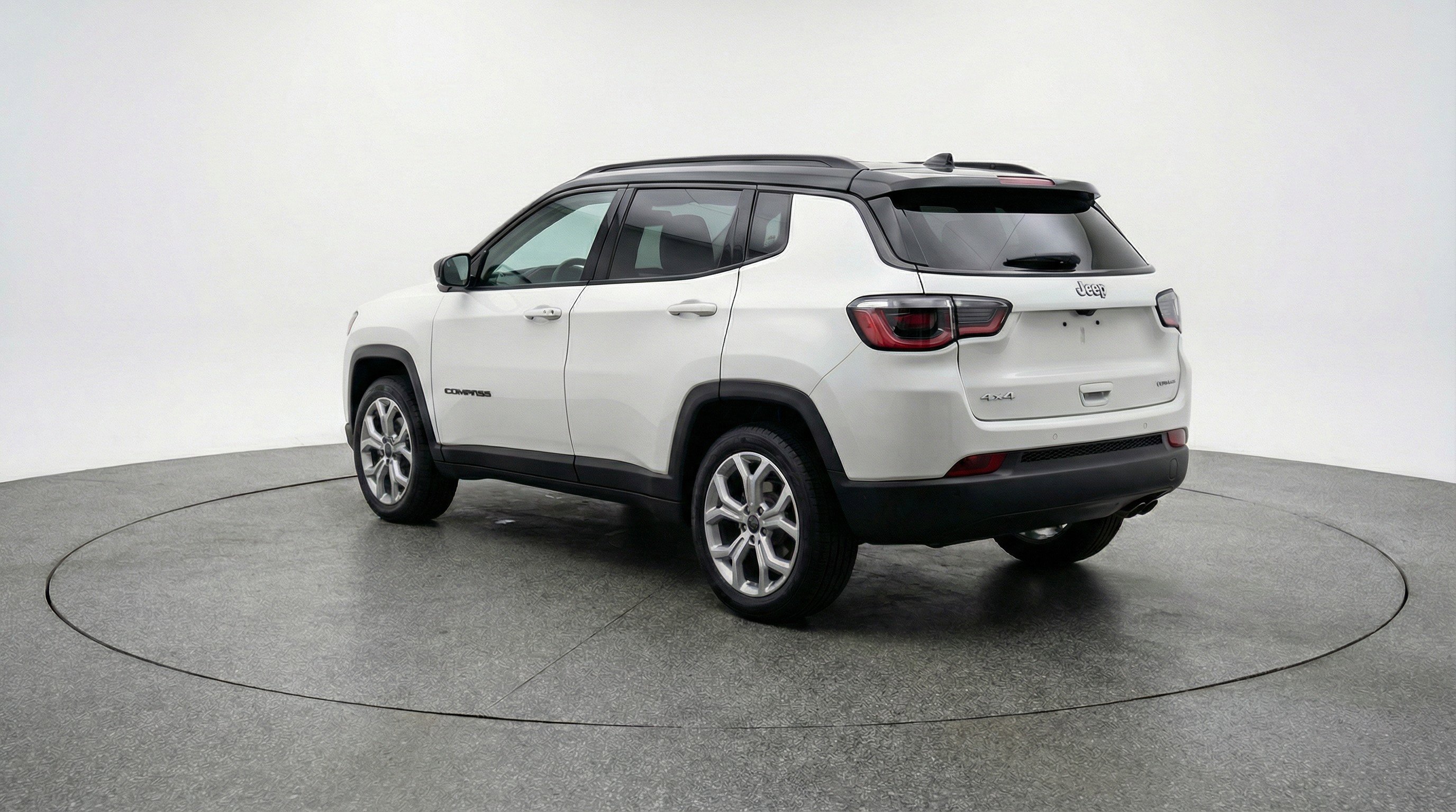 Used 2025 Jeep Compass Latitude AWD/4WD image 6