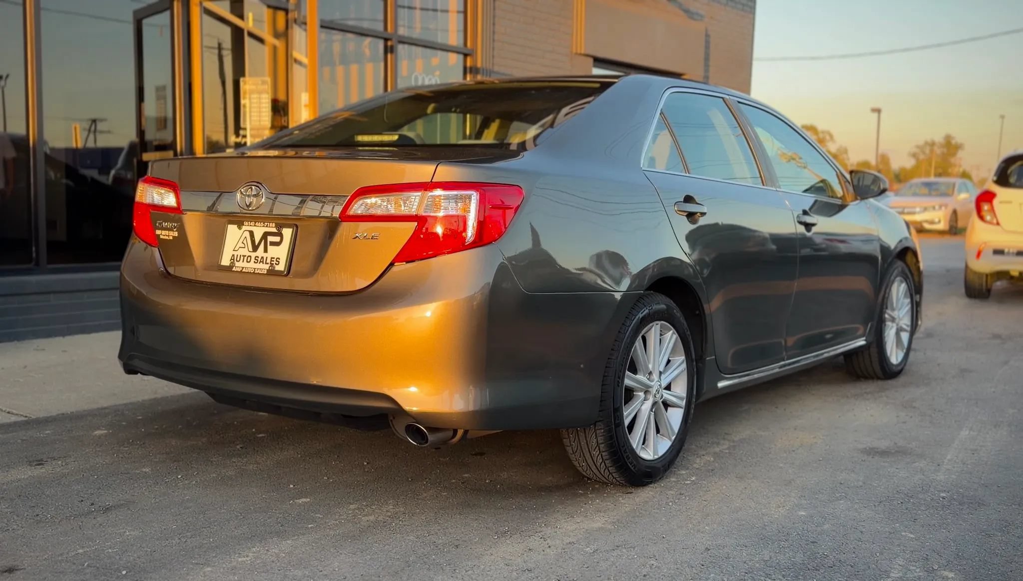 Used 2012 Toyota Camry XLE FWD image 2