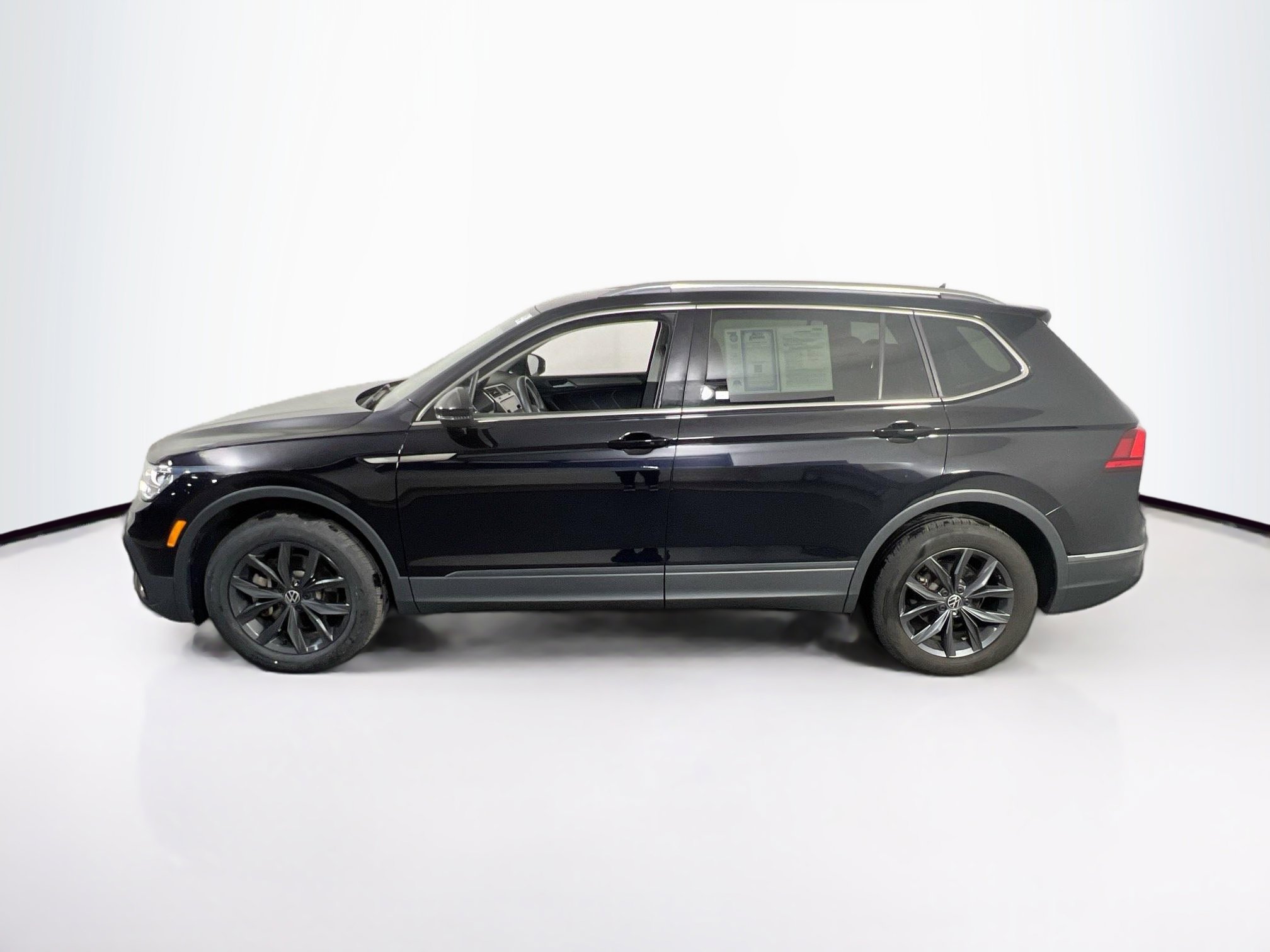 Used 2022 Volkswagen Tiguan SE AWD/4WD image 8