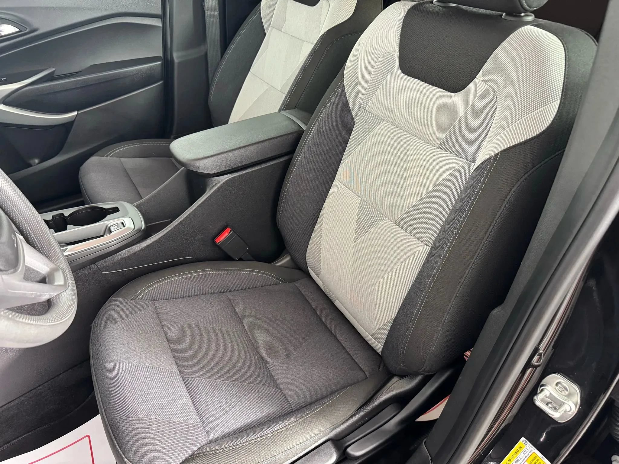 Used 2025 Chevrolet Trax LS FWD image 31