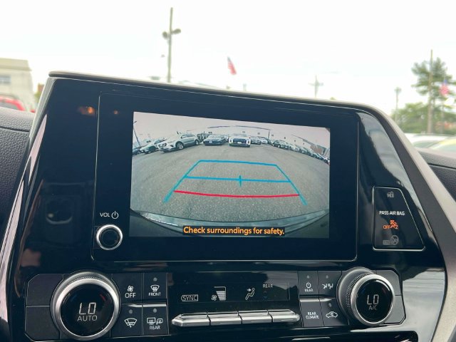 Used 2023 Toyota Highlander L FWD image 28
