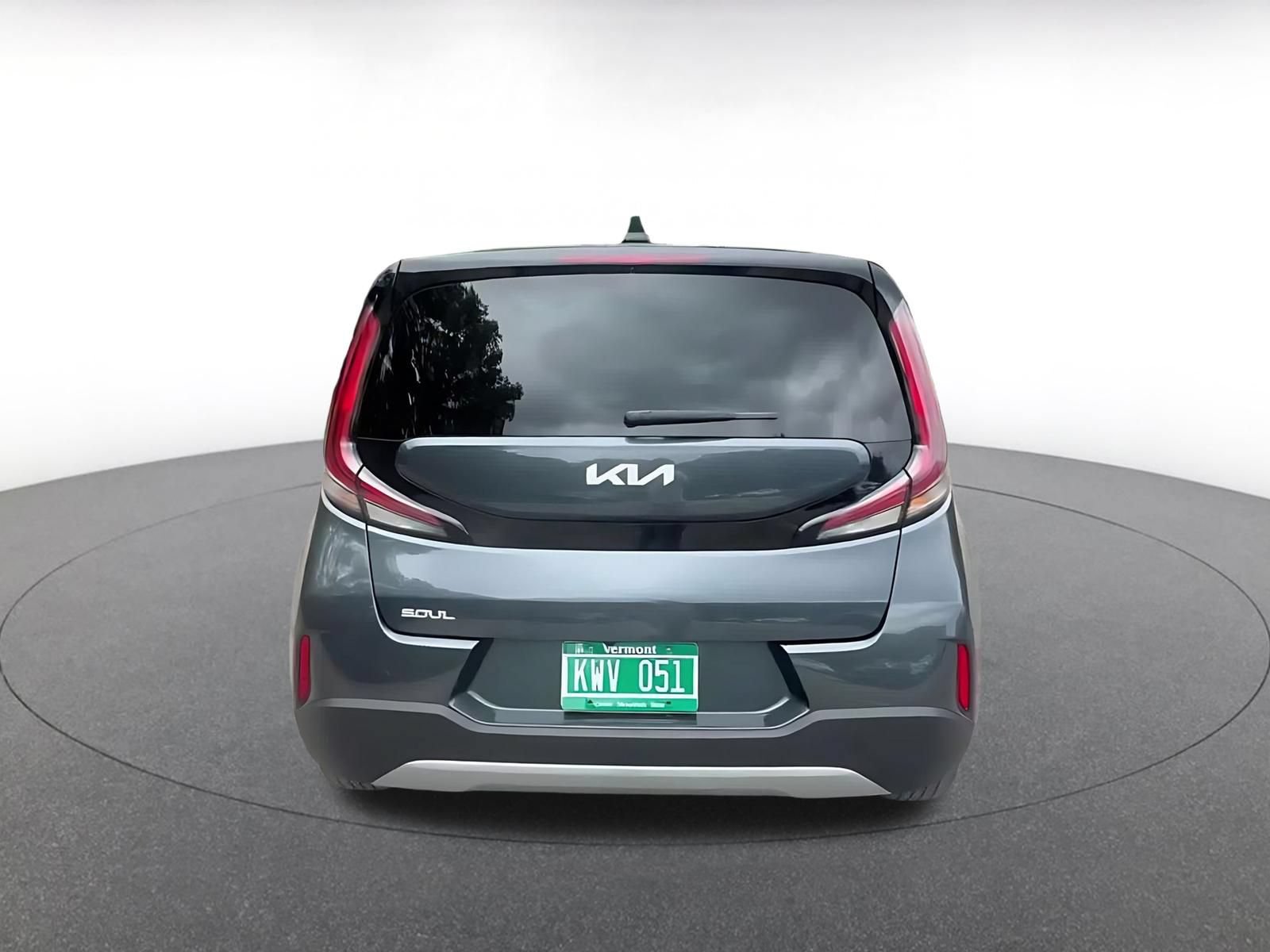 Used 2025 Kia Soul LX w/ LX Technology Package FWD image 12