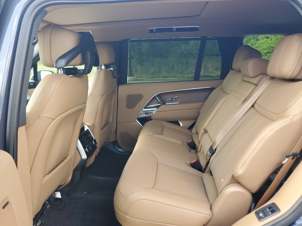 New 2026 Land Rover Range Rover Long Wheelbase SE AWD/4WD image 23