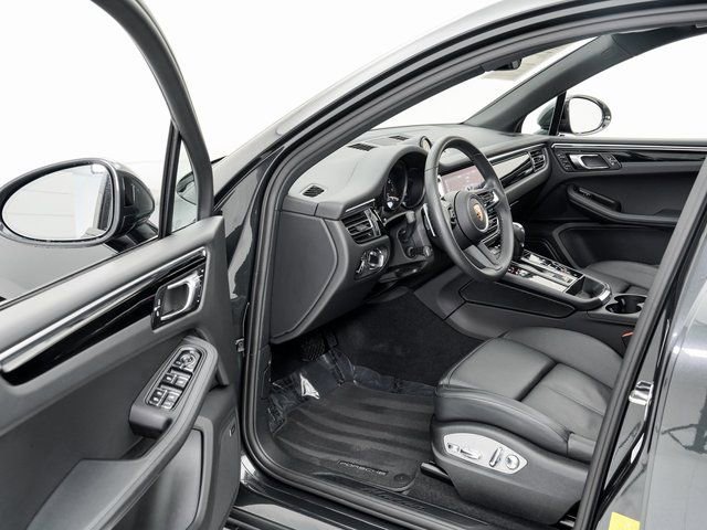 Used 2023 Porsche Macan Turbo image 7