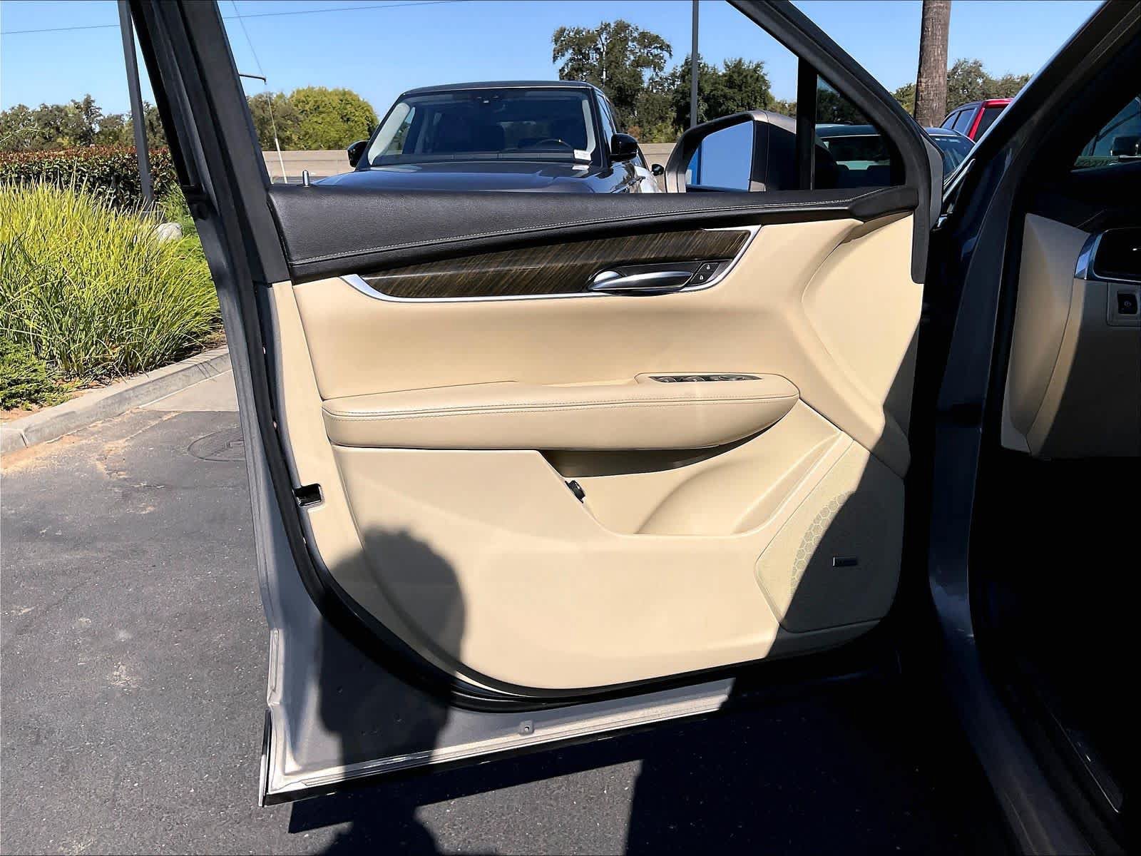 Used 2019 Cadillac XT5 FWD image 26