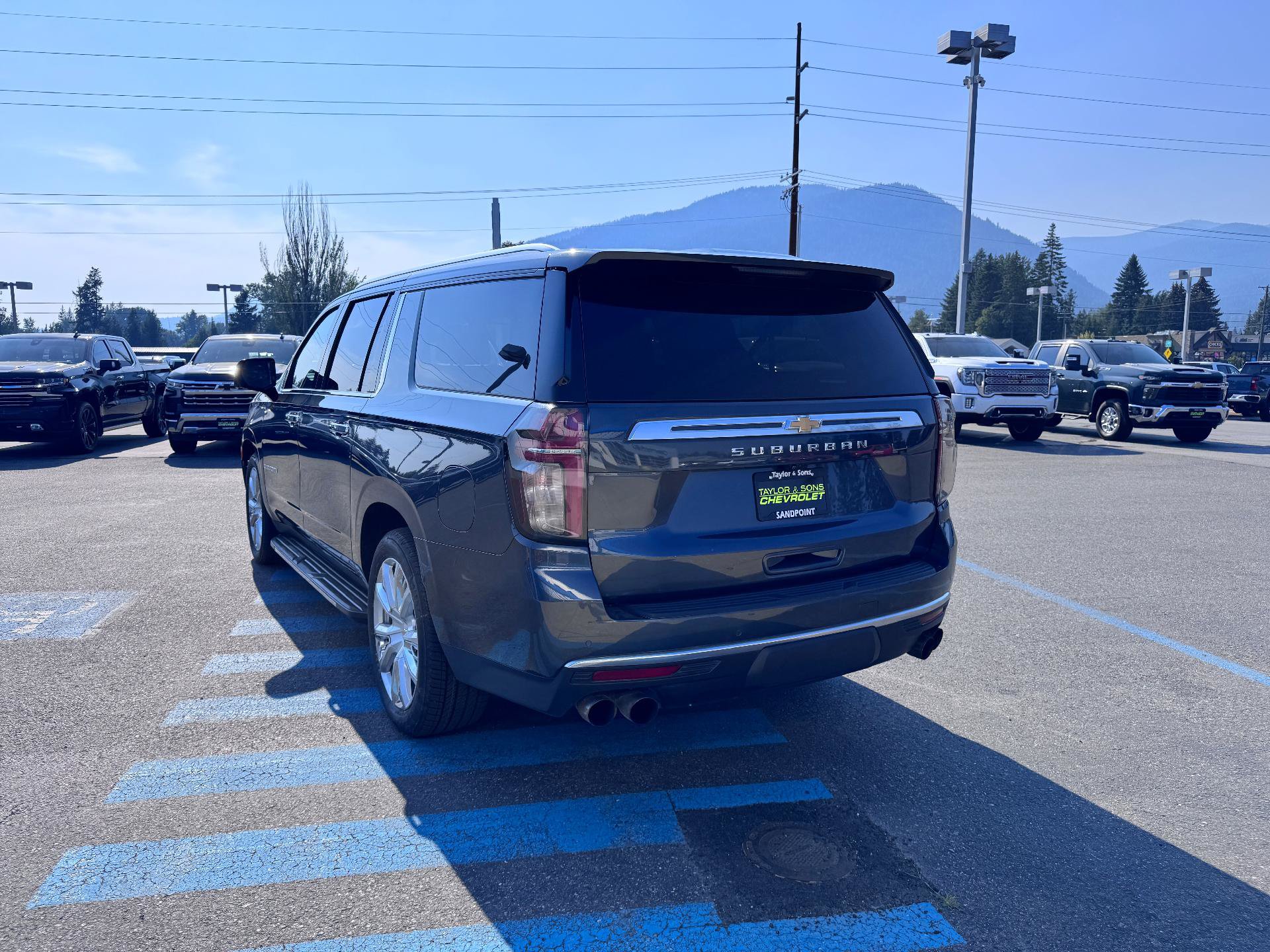 Used 2021 Chevrolet Suburban High Country AWD/4WD image 5