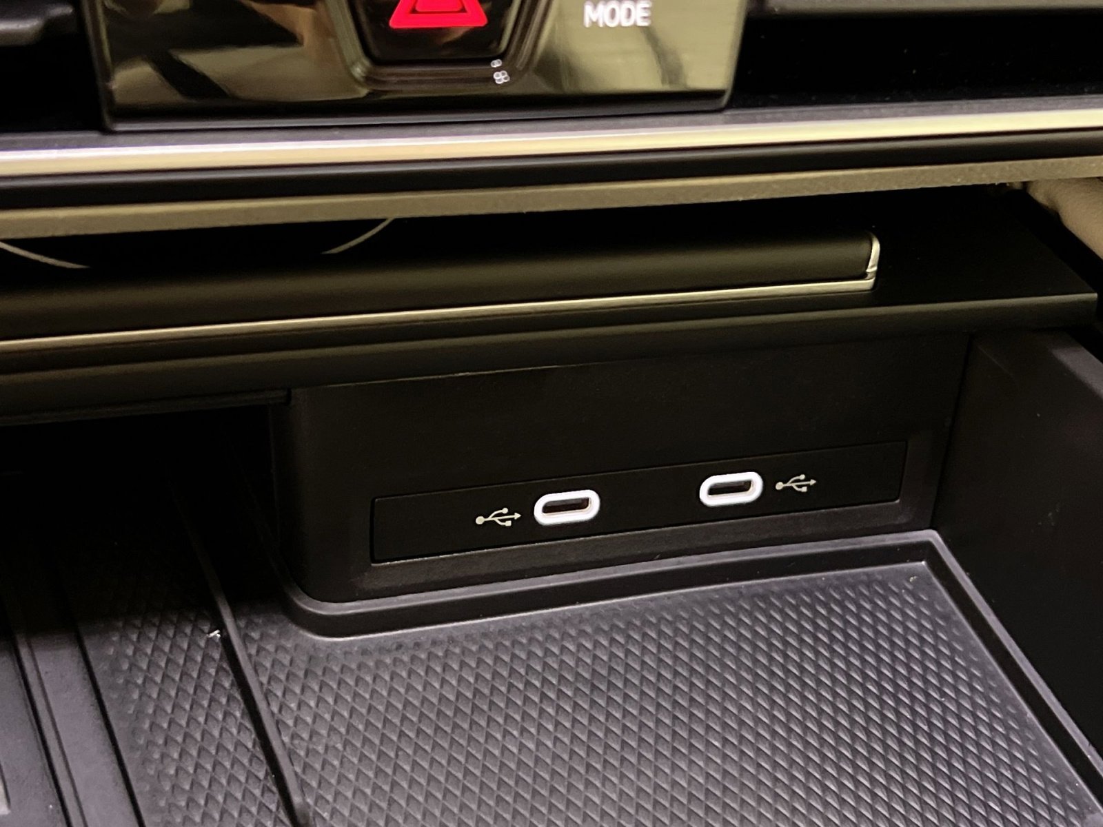 Used 2025 Volkswagen Atlas SE image 33