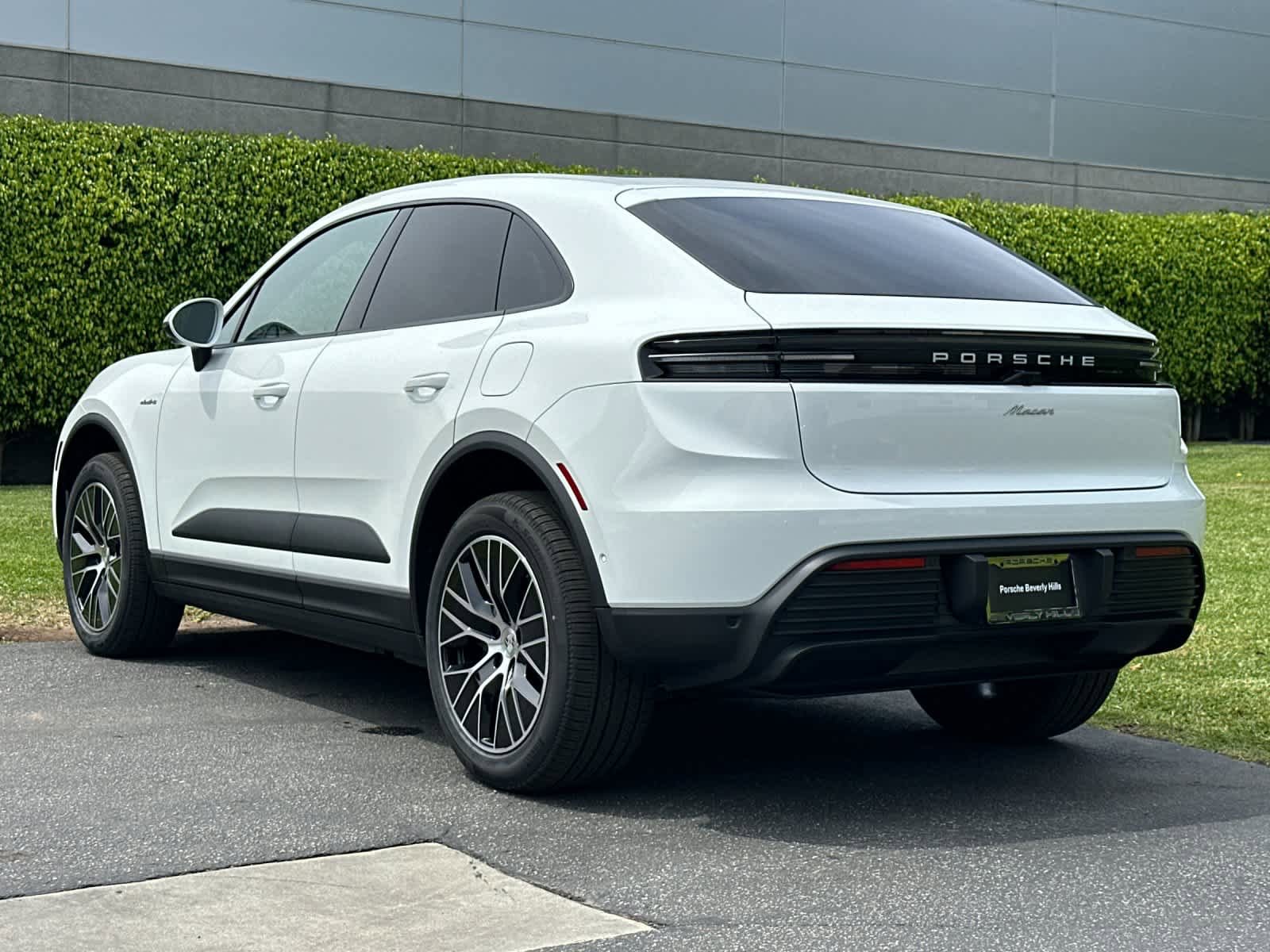 New 2026 Porsche Macan Electric RWD image 3