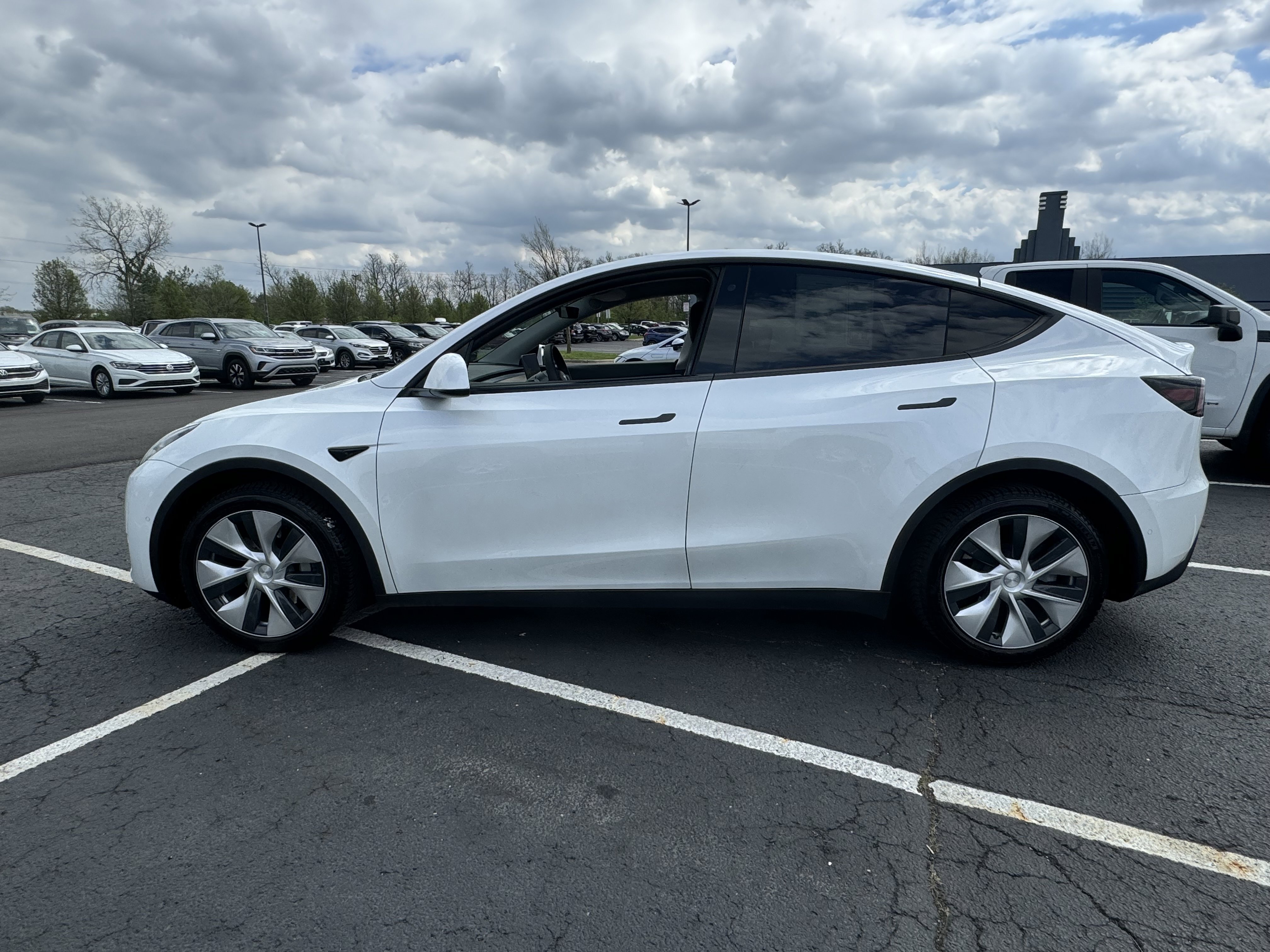 Used 2020 Tesla Model Y Long Range image 7