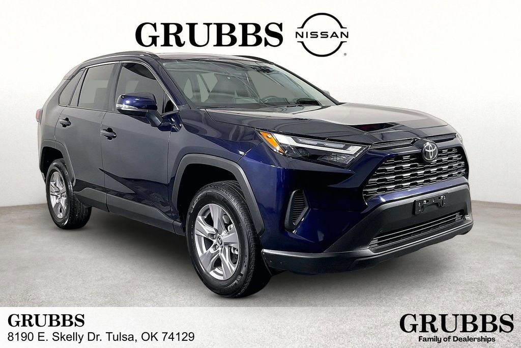Used 2025 Toyota RAV4 XLE AWD/4WD image 1
