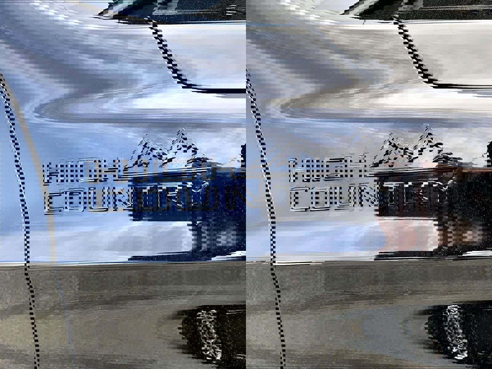 Used 2024 Chevrolet Suburban High Country image 30