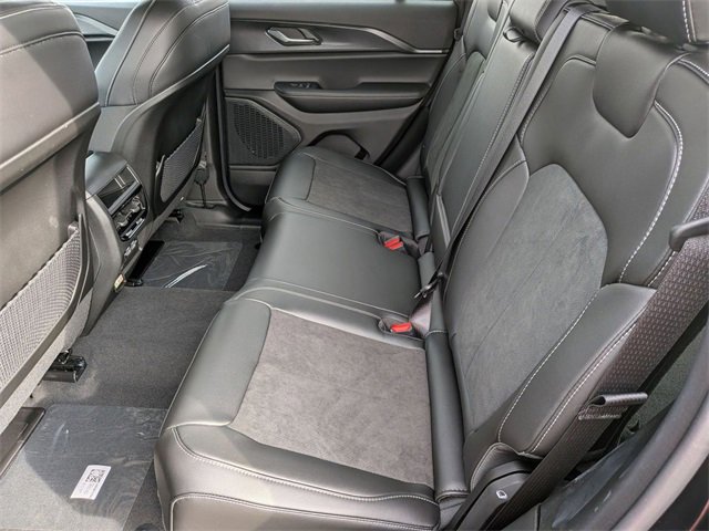 New 2025 Jeep Grand Cherokee Altitude image 27