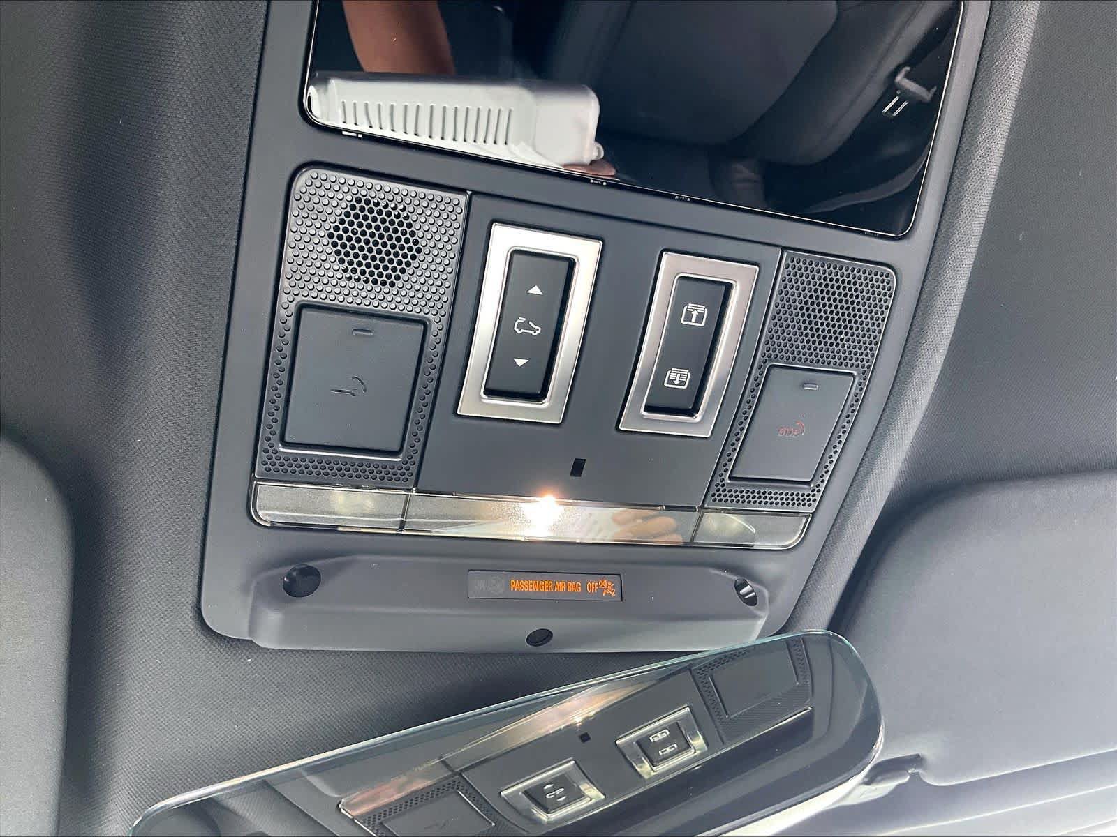 New 2026 Land Rover Defender 110 X-Dynamic SE AWD/4WD image 22