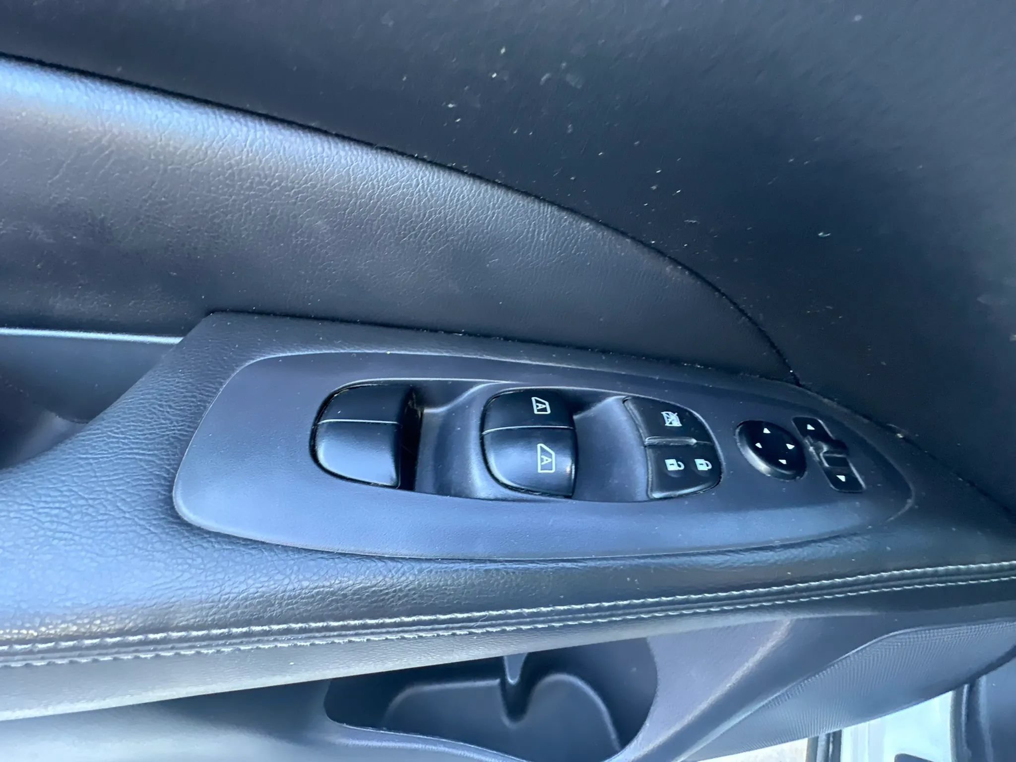 Used 2018 Nissan Pathfinder SV AWD/4WD image 32