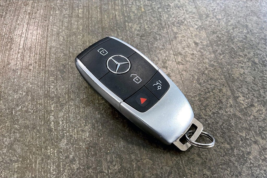 Used 2021 Mercedes-Benz GLC 300 GLC 300 w/ Premium Package image 11