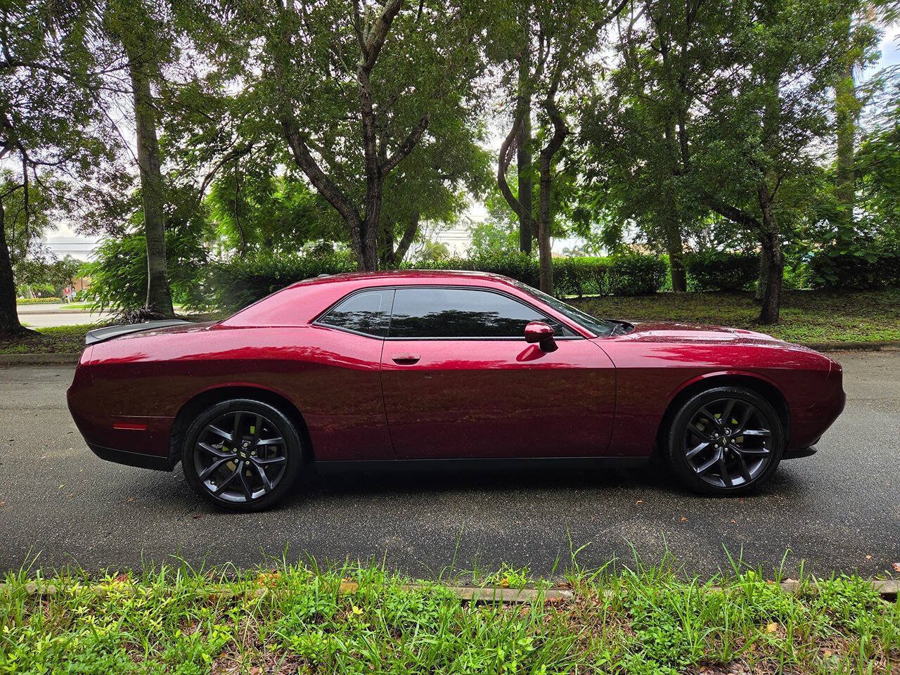 Used 2022 Dodge Challenger SXT w/ Blacktop Package RWD image 4