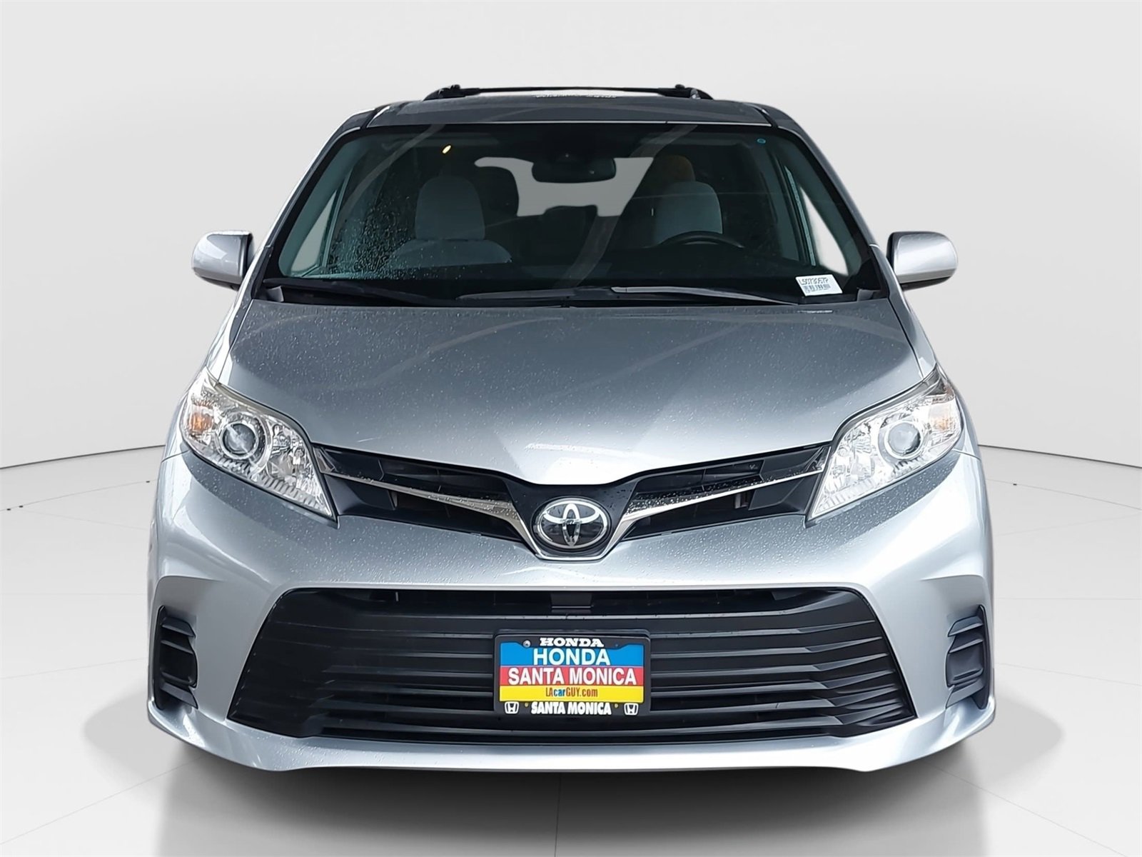 Used 2020 Toyota Sienna LE image 2