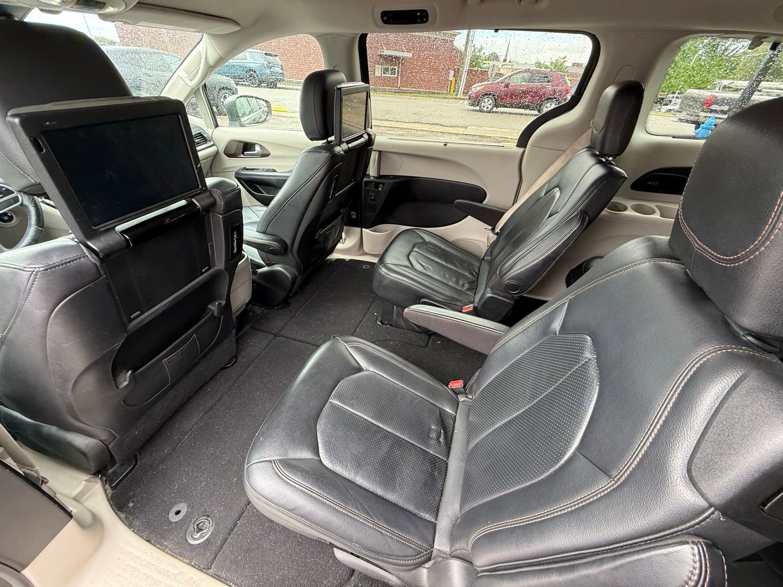 Used 2017 Chrysler Pacifica Touring-L Plus FWD image 24