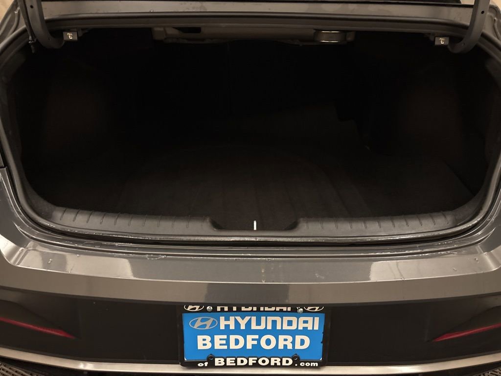 Used 2025 Hyundai Elantra Limited image 10