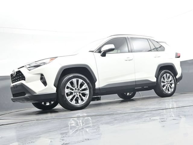 Used 2022 Toyota RAV4 XLE Premium AWD/4WD image 35