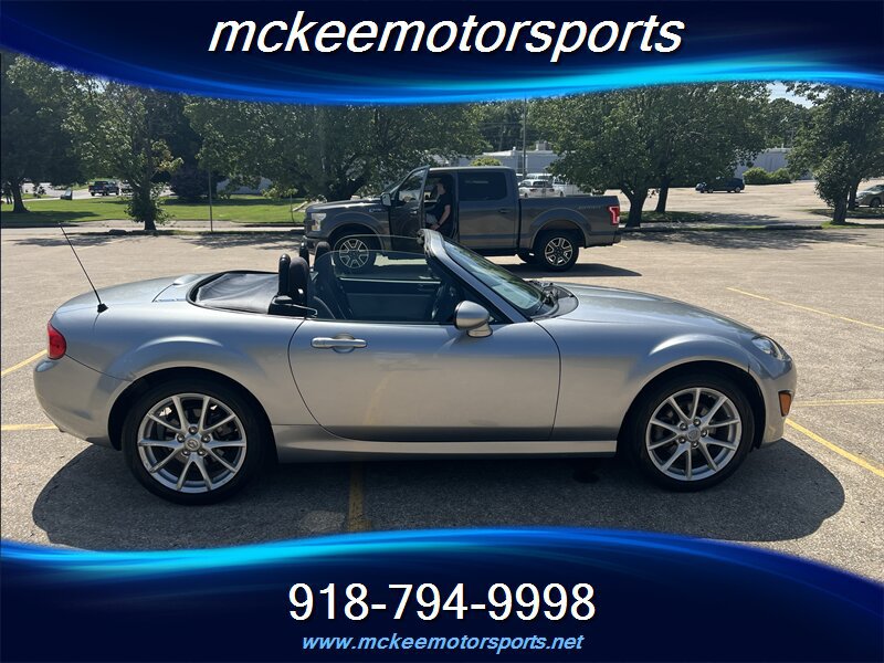 Used 2012 MAZDA MX-5 Miata Sport RWD image 2